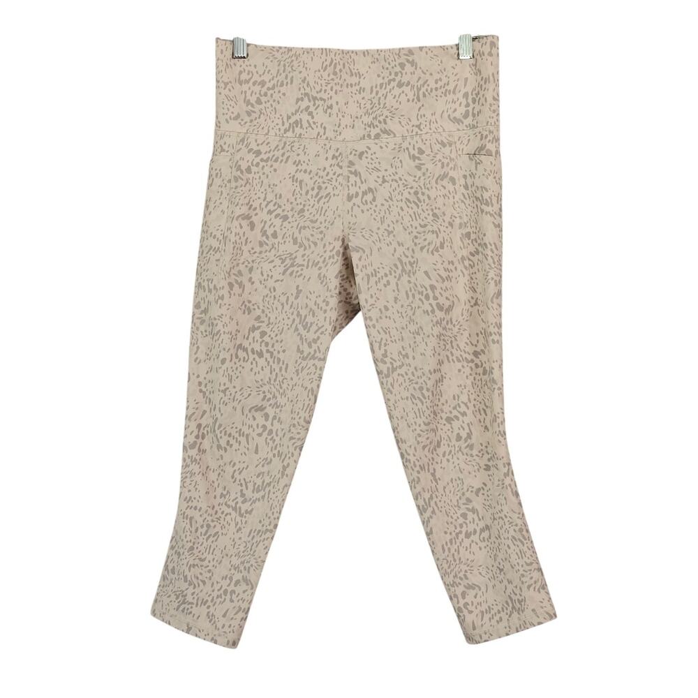 Athleta Salutation Stash Pocket Capri Legging sz M Abstract Cream Gray EUC